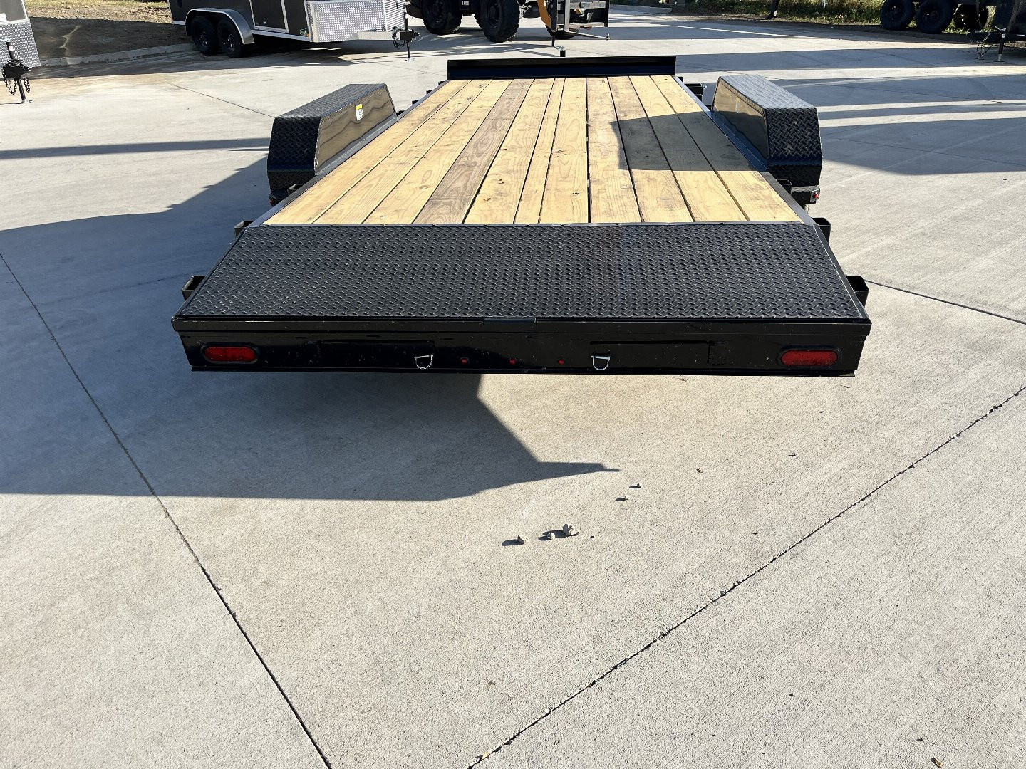 New NEW 2025 H&H 18’ flatbed Trailer 2-3500 lb axles=7K, dovetail, EASY Rear Slide In Ramps