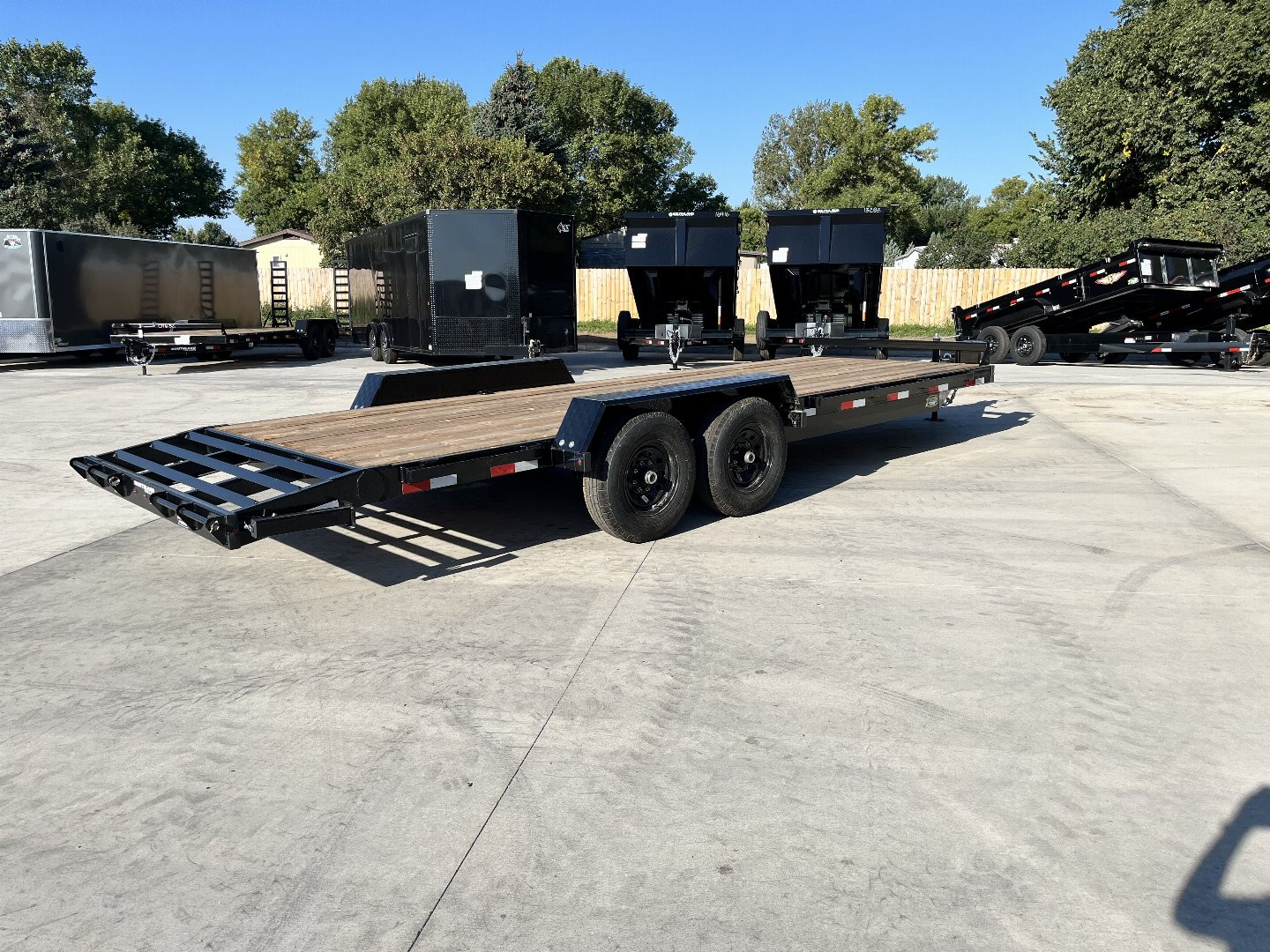 New 2026 Southland 22’ Flatbed 2-7000lb axles =14K Dovetail Trailer Slide In Ramps