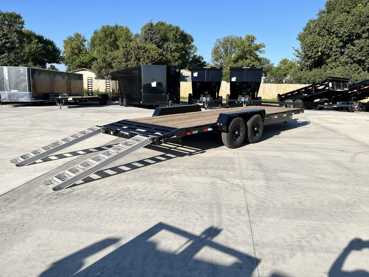 New 2026 Southland 22’ Flatbed 2-7000lb axles =14K Dovetail Trailer Slide In Ramps