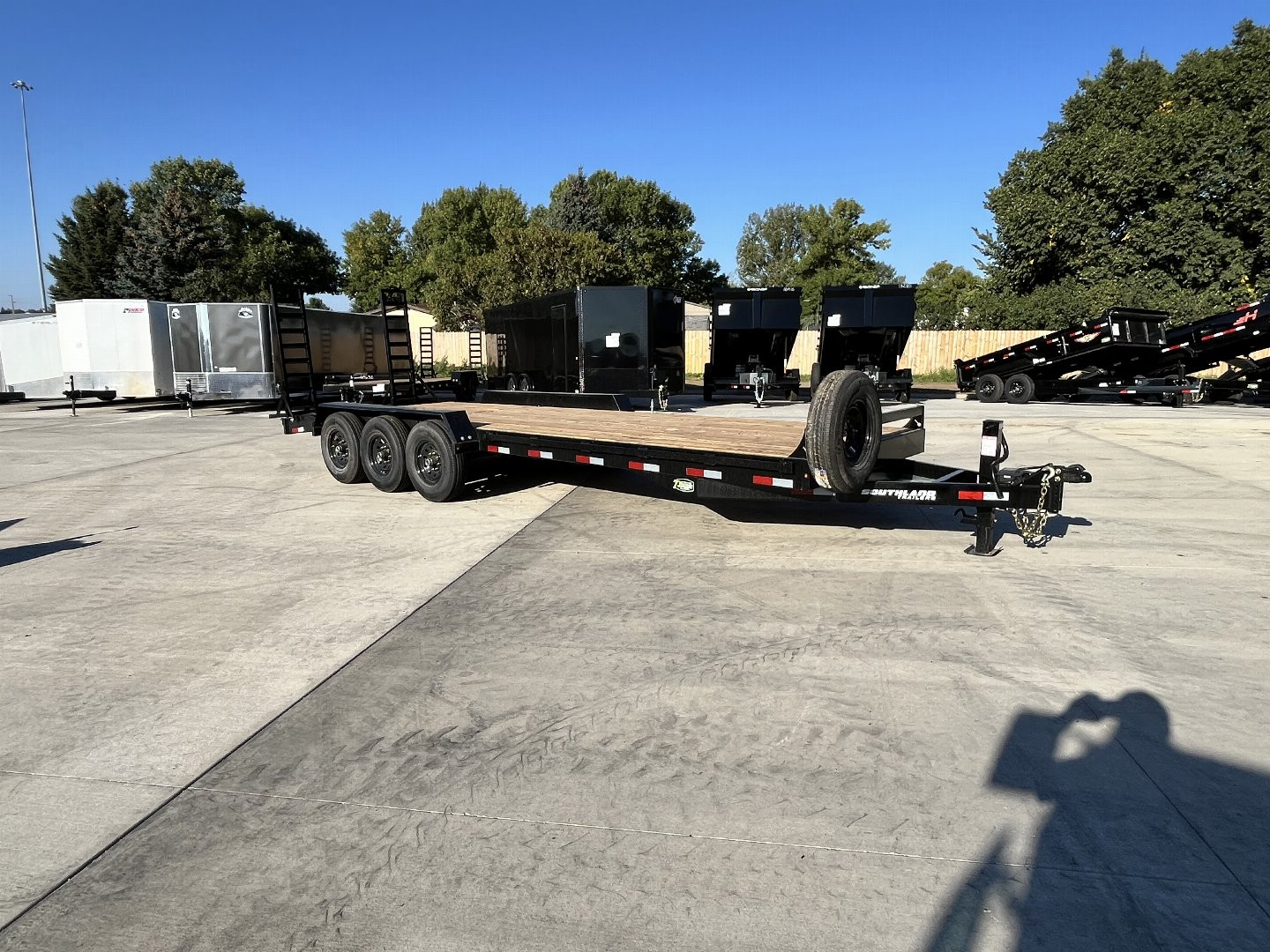 New 2025 Southland 24’ Flatbed 3-7000lb axles =21K Dovetail Trailer Fold Up Ramps