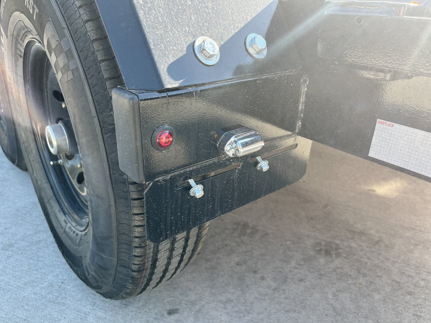 New 2025 Southland 24’ Flatbed 3-7000lb axles =21K Dovetail Trailer Fold Up Ramps