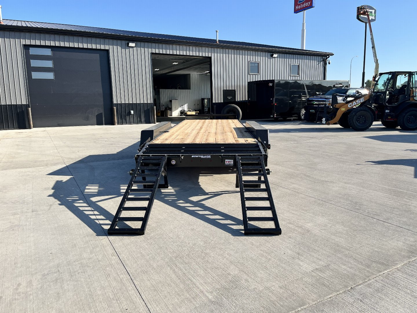 New 2025 Southland 24’ Flatbed 3-7000lb axles =21K Dovetail Trailer Fold Up Ramps