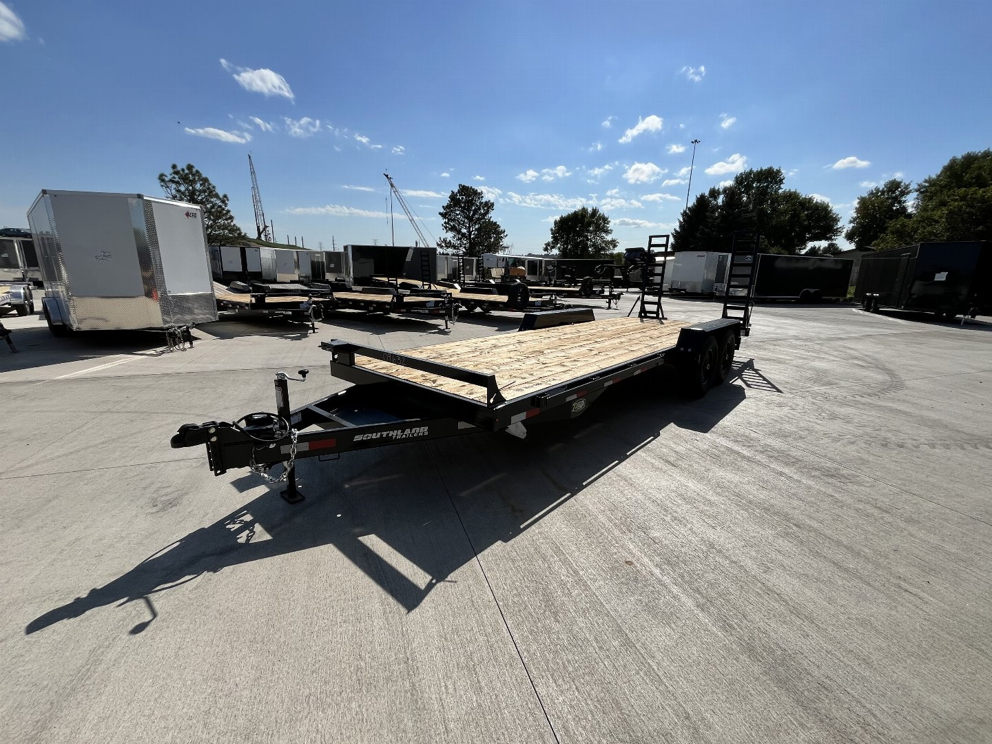 New 2025 Southland 22’ Flatbed 2-7000lb axles =14K Dovetail Trailer Fold Up Ramps