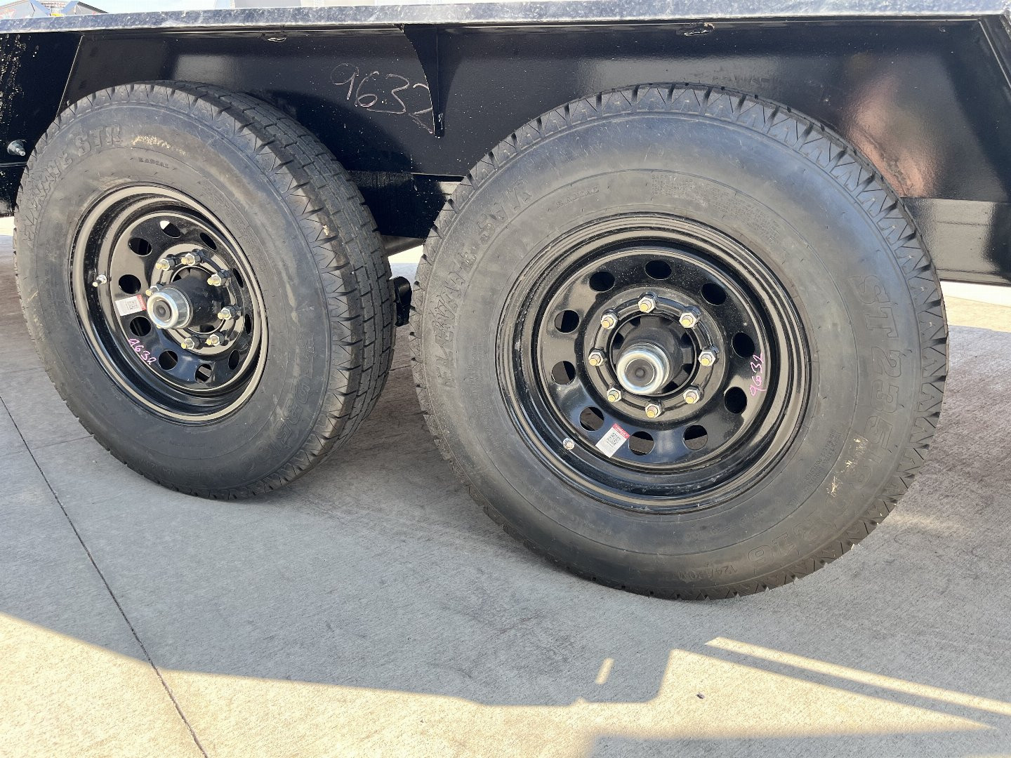 New 2025 Southland 22’ Flatbed 2-7000lb axles =14K Dovetail Trailer Fold Up Ramps