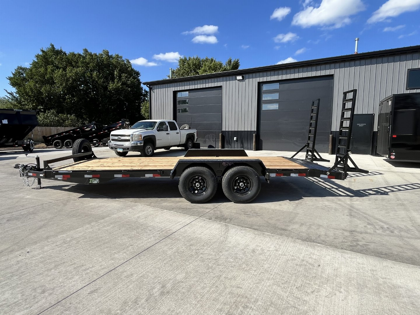 New 2025 Southland 20’ Flatbed 2-7000lb axles =14K Dovetail Trailer Fold Up Ramps