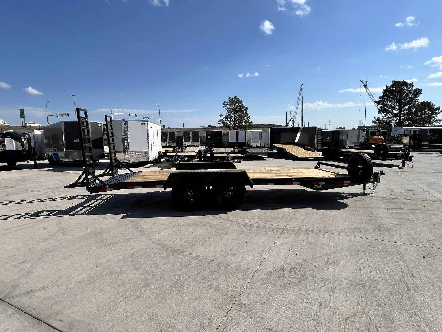 New 2025 Southland 20’ Flatbed 2-7000lb axles =14K Dovetail Trailer Fold Up Ramps
