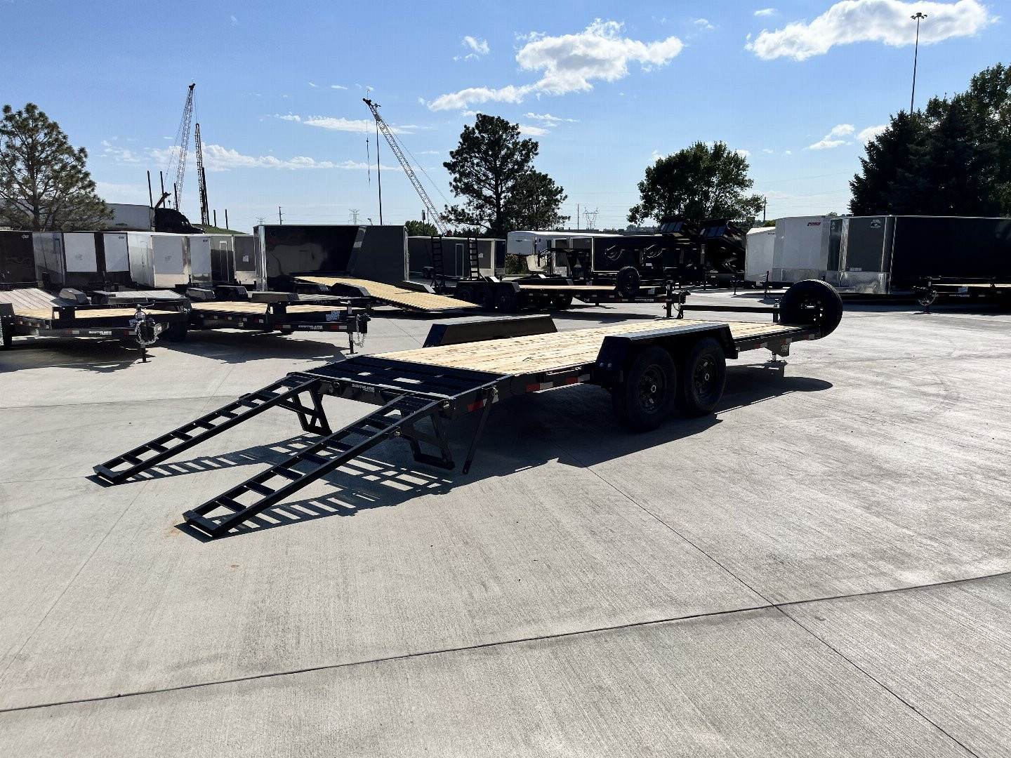 New 2025 Southland 20’ Flatbed 2-7000lb axles =14K Dovetail Trailer Fold Up Ramps