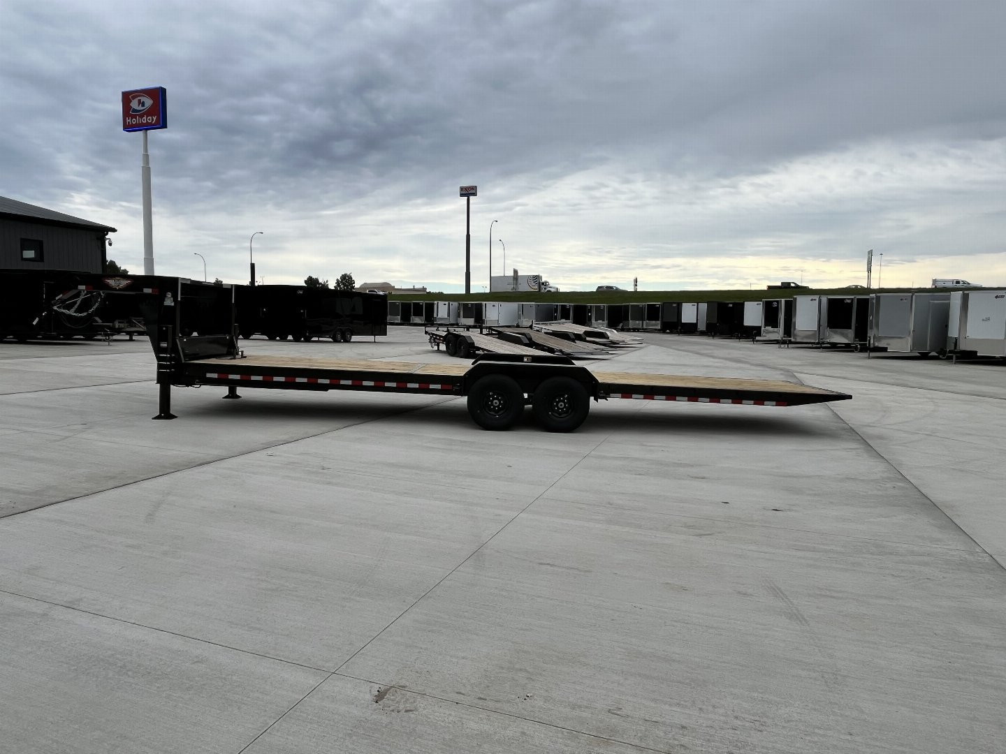 New 2025 H&H Trailers 30 gsneck 14K pwr tilt Gooseneck Bodies
