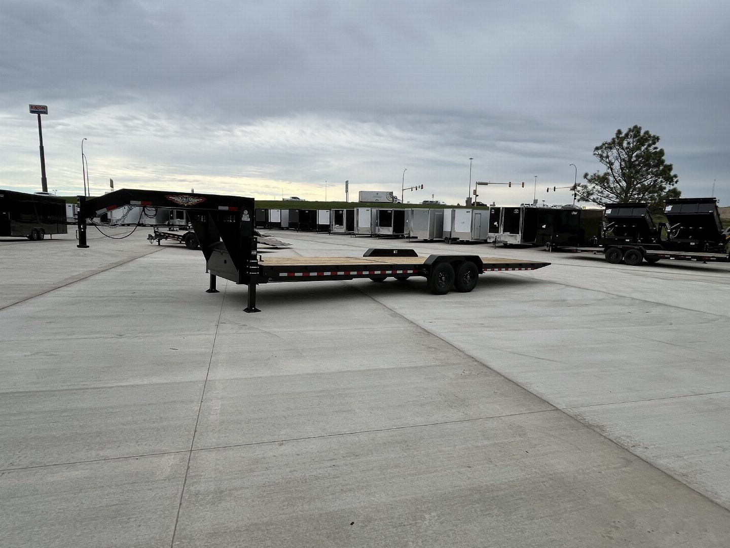 New 2025 H&H Trailers 30 gsneck 14K pwr tilt Gooseneck Bodies