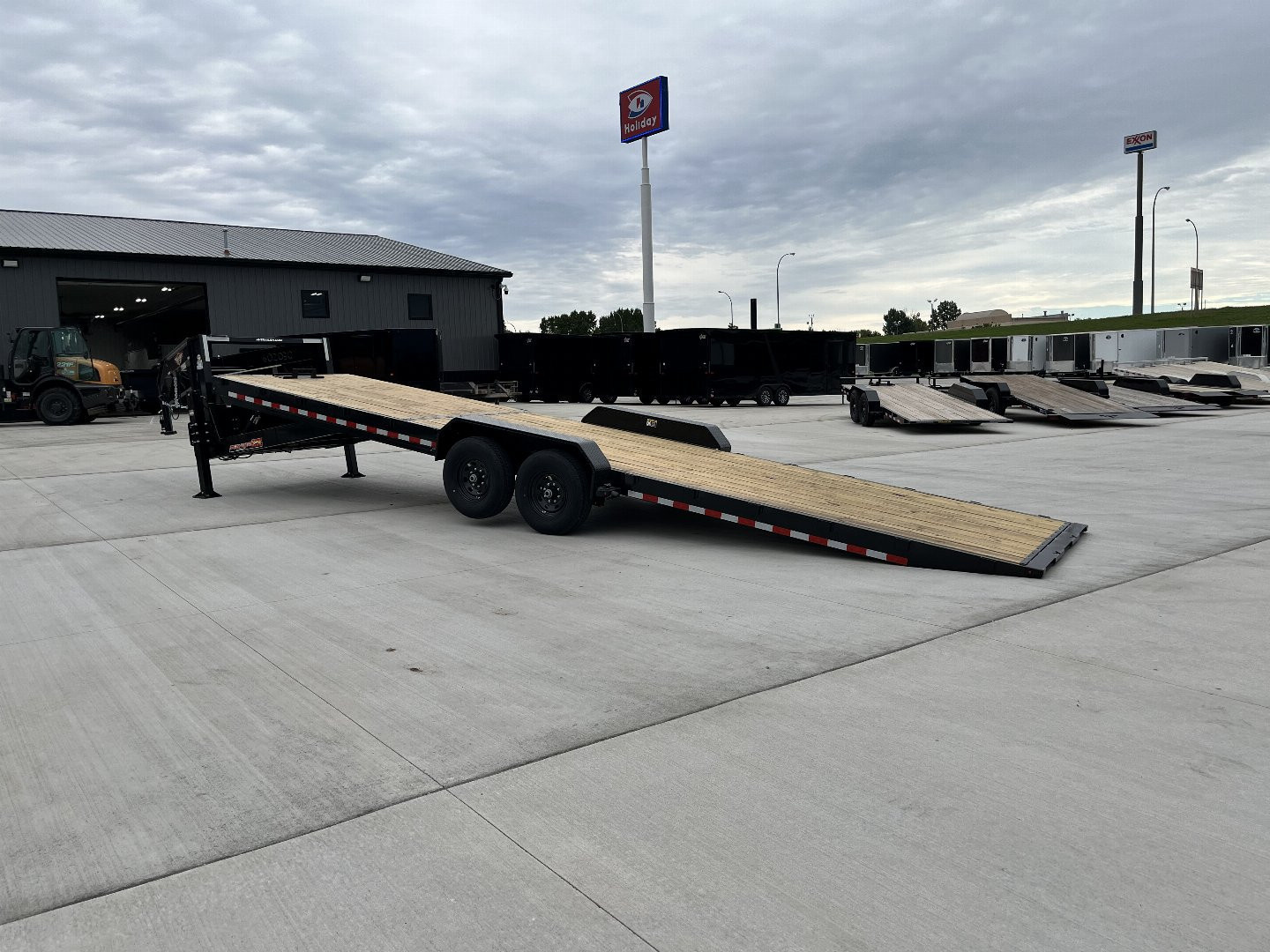 New 2025 H&H Trailers 30 gsneck 14K pwr tilt Gooseneck Bodies