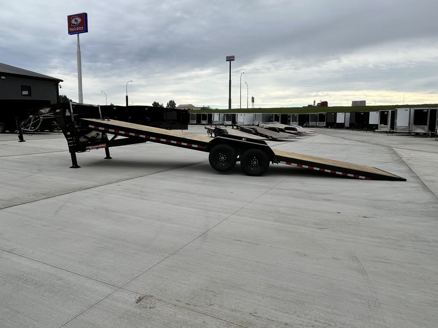 New 2025 H&H Trailers 30 gsneck 14K pwr tilt Gooseneck Bodies
