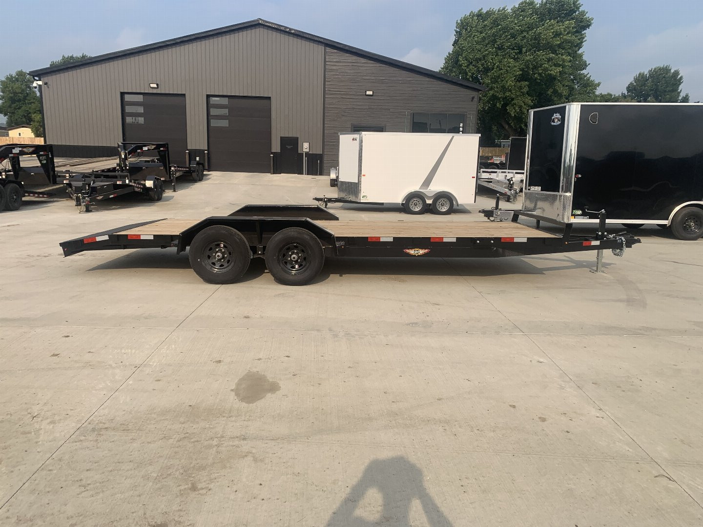 New NEW 2024 H&H 20’ flatbed Drive Over Fender Trailer 2-5200 lb axles=10K, dovetail, Rear Slide In Ramps