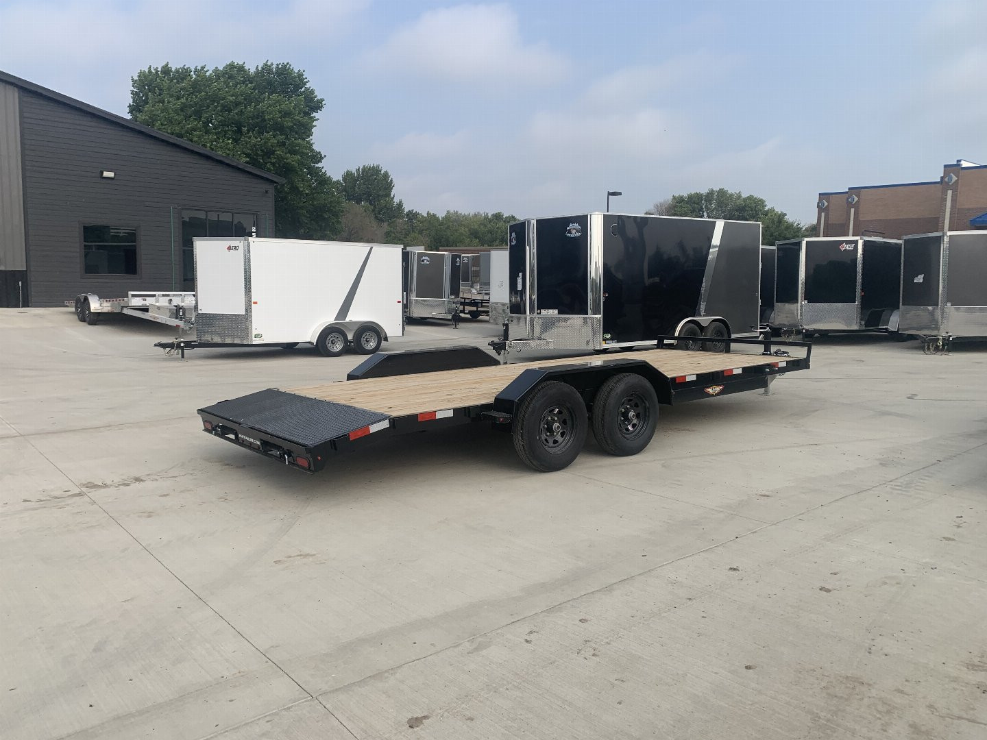 New NEW 2024 H&H 20’ flatbed Drive Over Fender Trailer 2-5200 lb axles=10K, dovetail, Rear Slide In Ramps