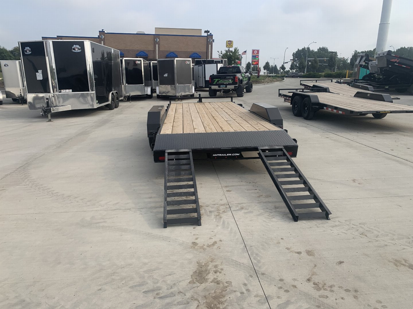 New NEW 2024 H&H 20’ flatbed Drive Over Fender Trailer 2-5200 lb axles=10K, dovetail, Rear Slide In Ramps
