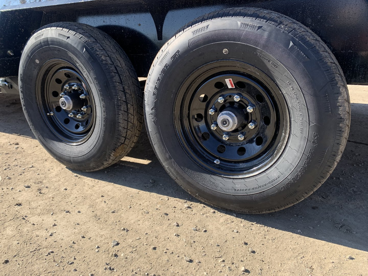 New 2024 Southland 22’ Flatbed 2-7000lb axles = 14K Dovetail Trailer with ALUMINUM Slide In Ramps