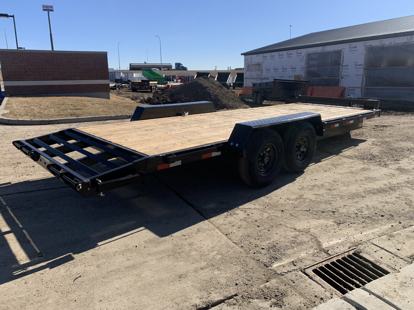 New 2024 Southland 22’ Flatbed 2-7000lb axles = 14K Dovetail Trailer with ALUMINUM Slide In Ramps