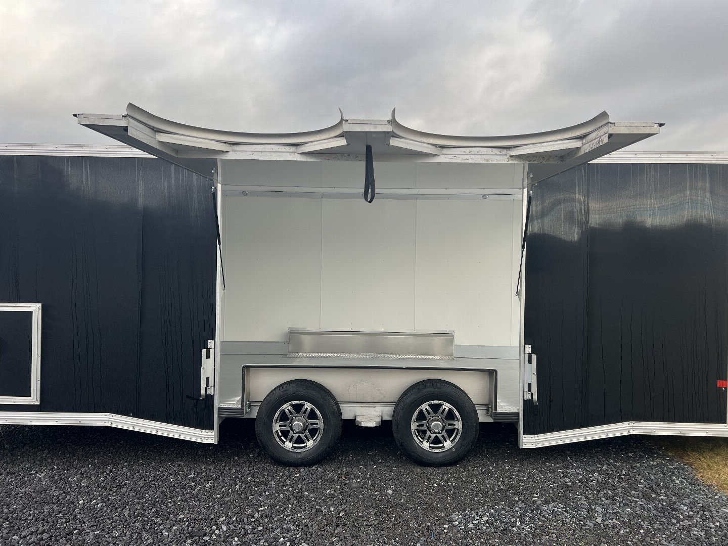 New 2024 E-Z HAULER Advantage 8.5x24 Aluminum Enclosed With Elite Escape door Cargo / Enclosed Trailer 2024 CLEARANCE SALE