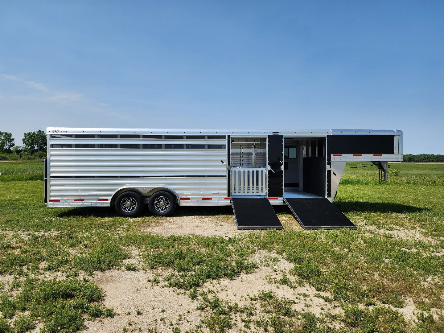 New 2025 Exiss Custom Stock STC 6 Pen / Stock Combo Trailer