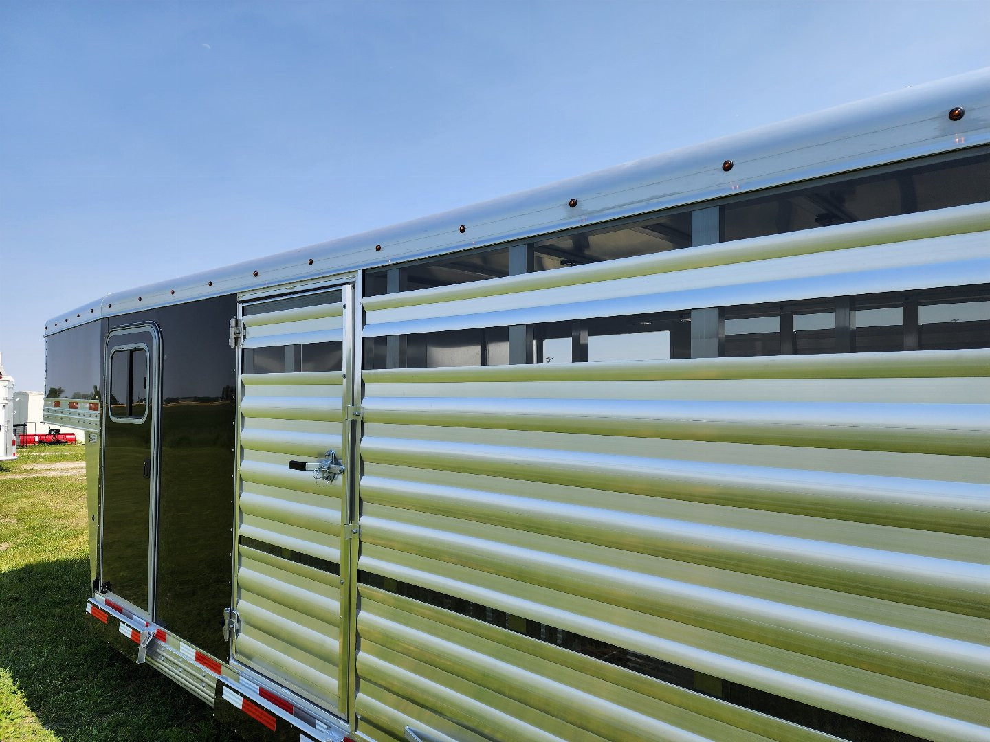 New 2025 Exiss Custom Stock STC 6 Pen / Stock Combo Trailer