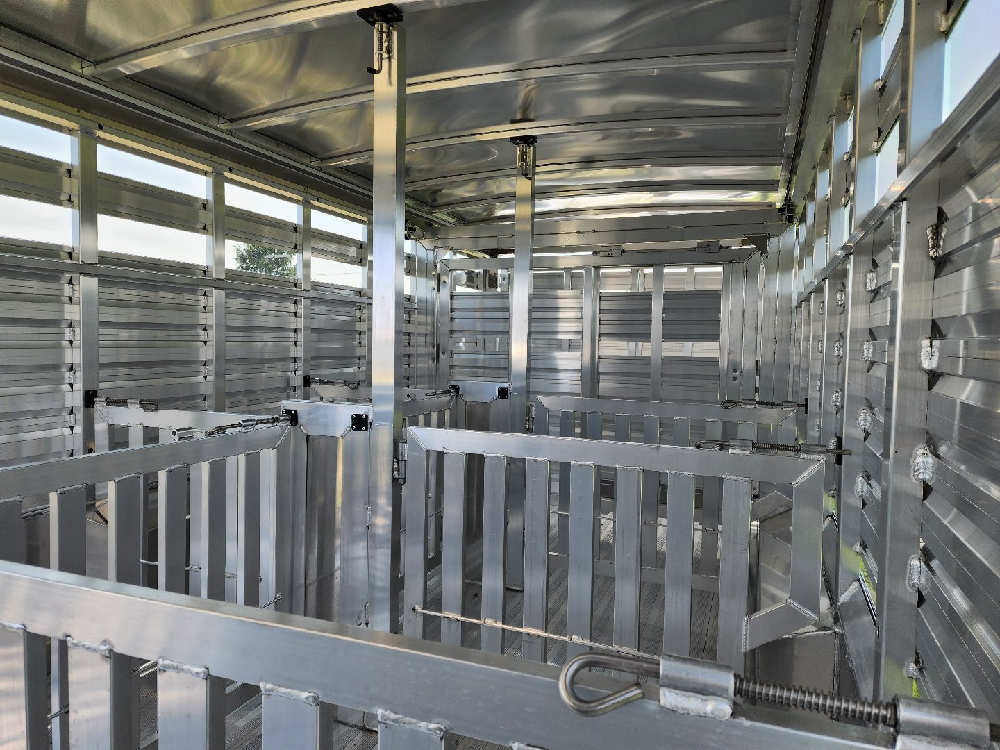 New 2025 Exiss Custom Stock STC 6 Pen / Stock Combo Trailer
