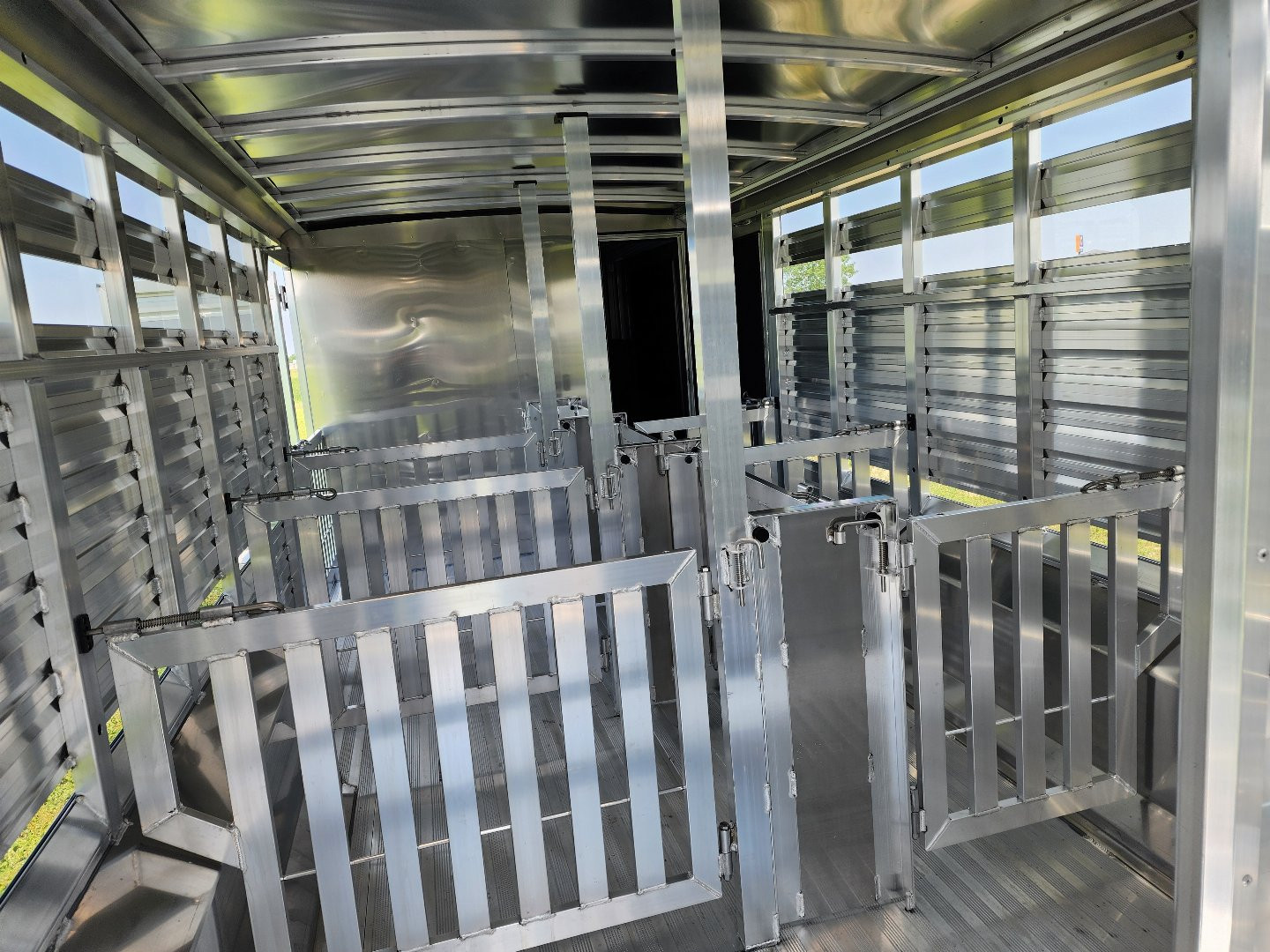 New 2025 Exiss Custom Stock STC 6 Pen / Stock Combo Trailer