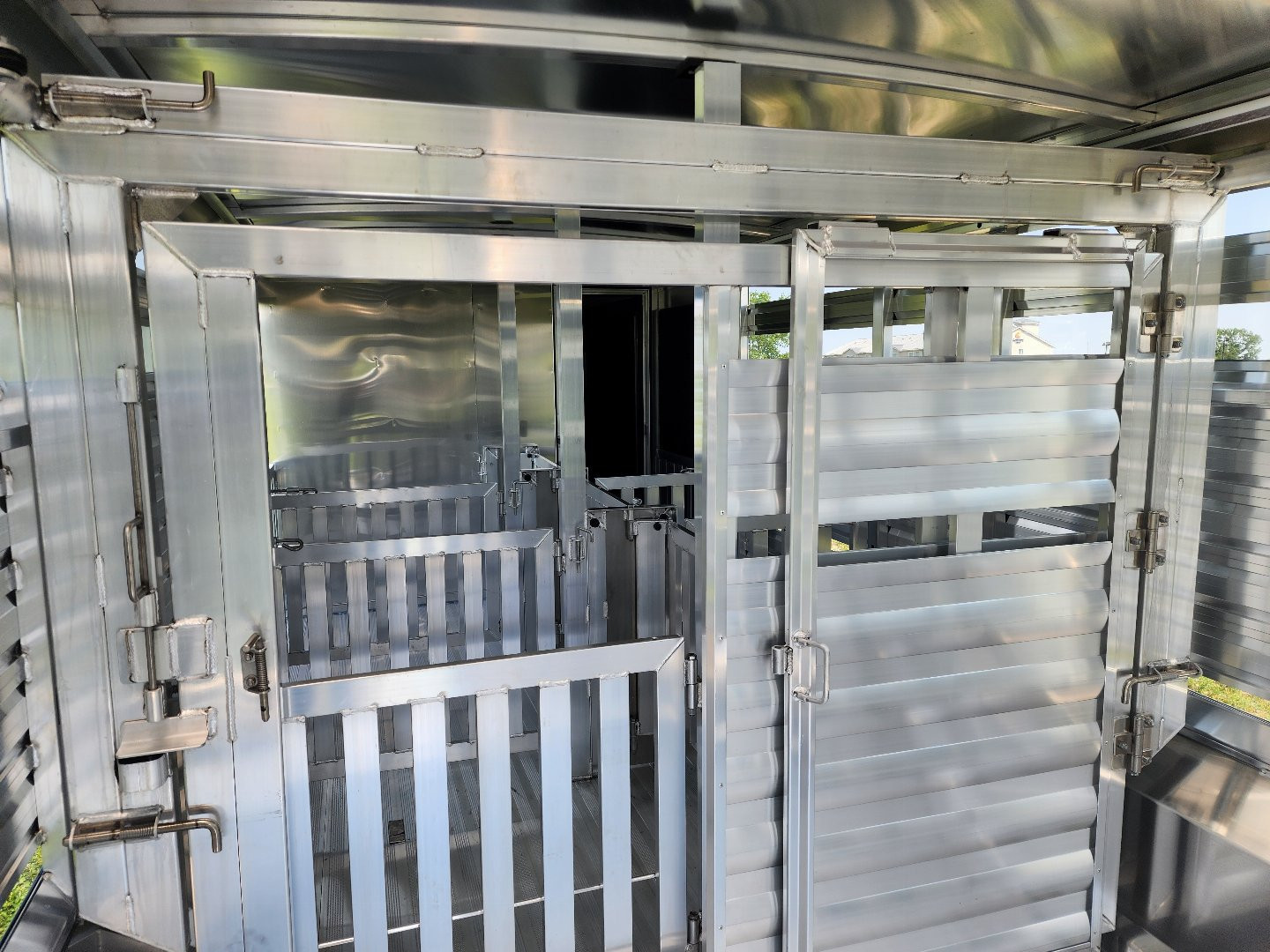 New 2025 Exiss Custom Stock STC 6 Pen / Stock Combo Trailer