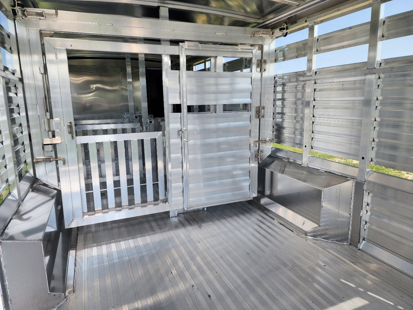New 2025 Exiss Custom Stock STC 6 Pen / Stock Combo Trailer