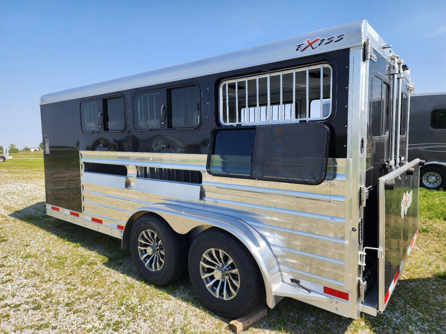 New 2025 Exiss Exhibitor 716W 6 Pen / Stock Combo B/P Trailer