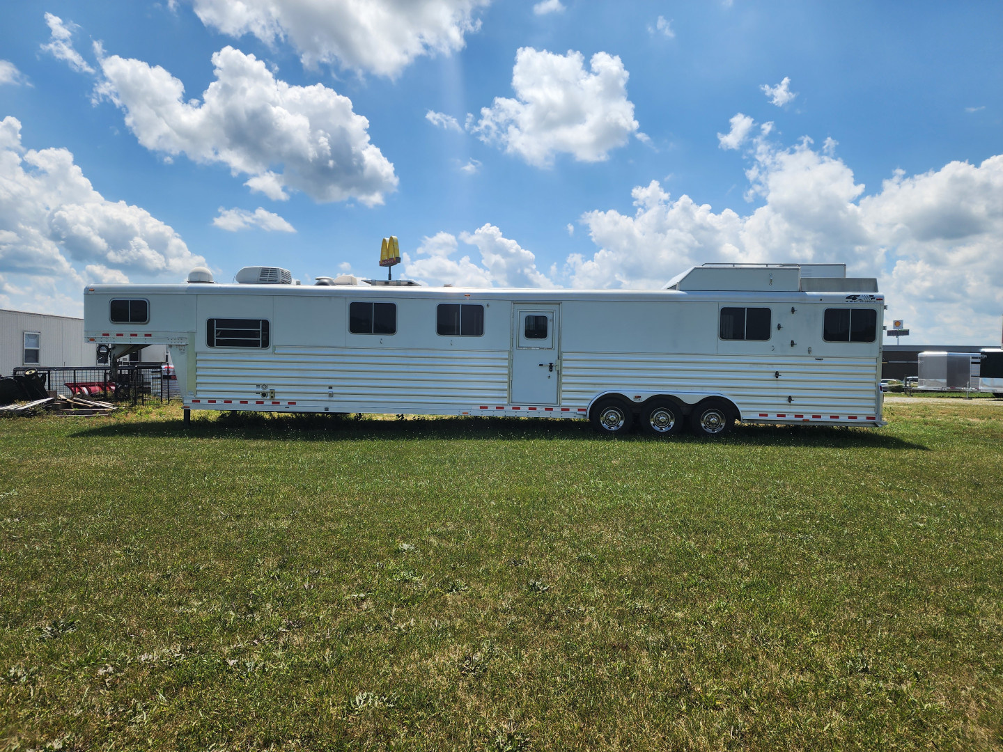 Used 2013 4-Star 4/5 Horse Center Load 8 Pen Stock Trailer(NO TRADE)