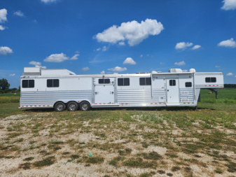 Used 2013 4-Star 4/5 Horse Center Load 8 Pen Stock Trailer(NO TRADE)
