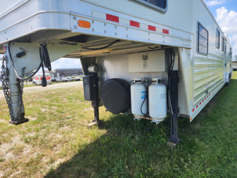 Used 2013 4-Star 4/5 Horse Center Load 8 Pen Stock Trailer(NO TRADE)