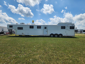 Used 2013 4-Star 4/5 Horse Center Load 8 Pen Stock Trailer(NO TRADE)