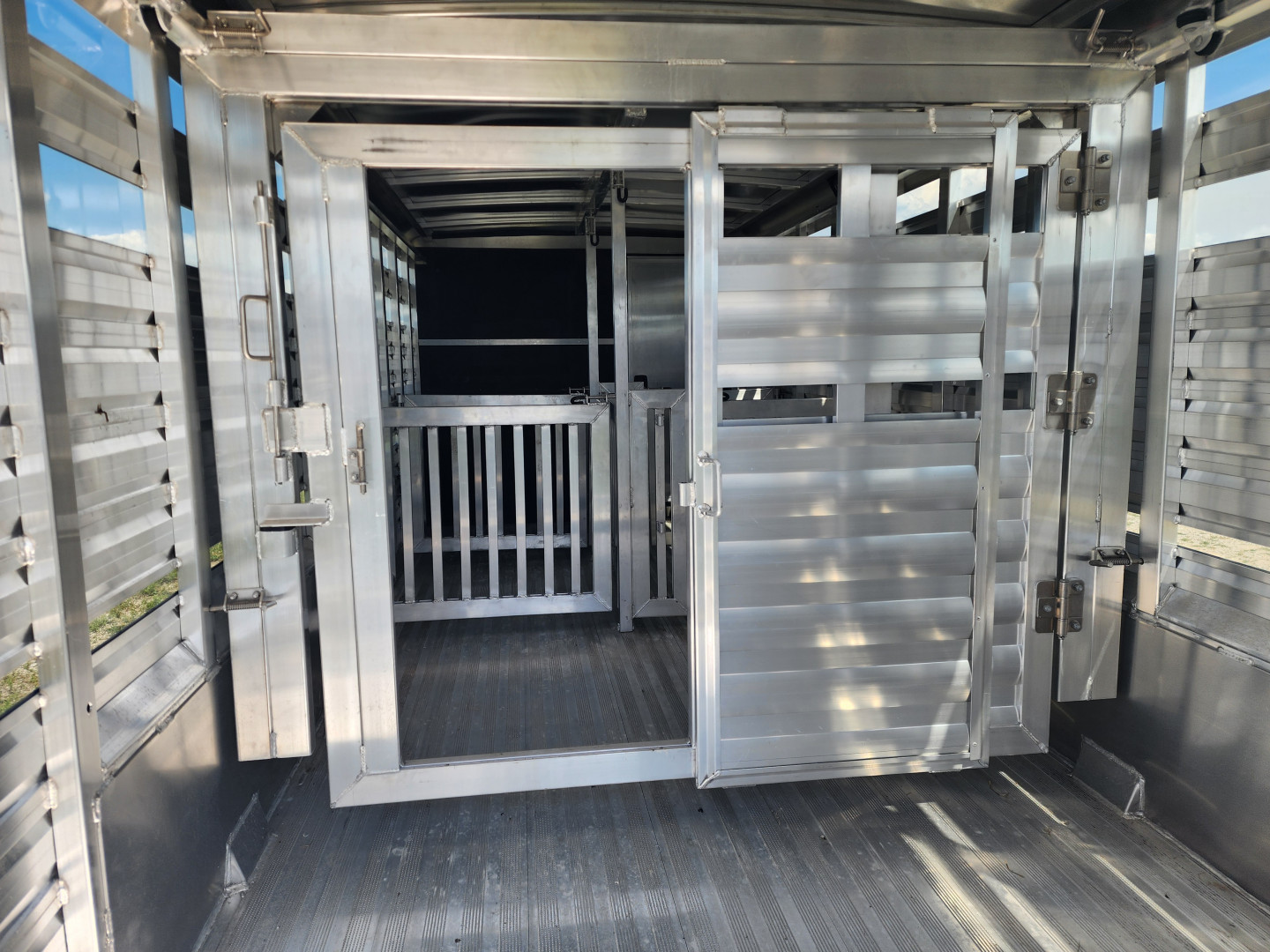 New 2025 Exiss STC 722 4 Pen / Stock Combo B/P Trailer
