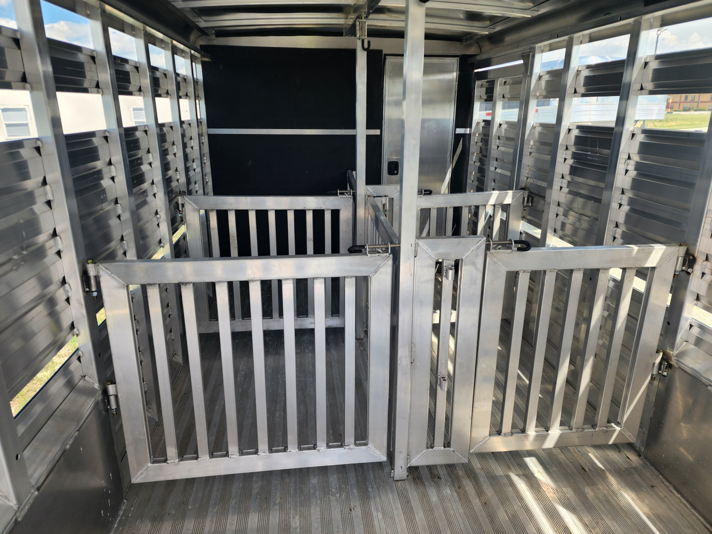 New 2025 Exiss STC 722 4 Pen / Stock Combo B/P Trailer