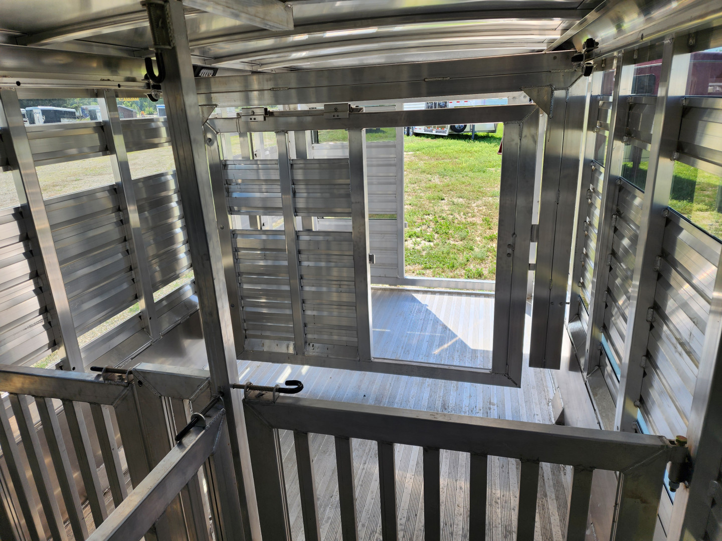 New 2025 Exiss STC 722 4 Pen / Stock Combo B/P Trailer
