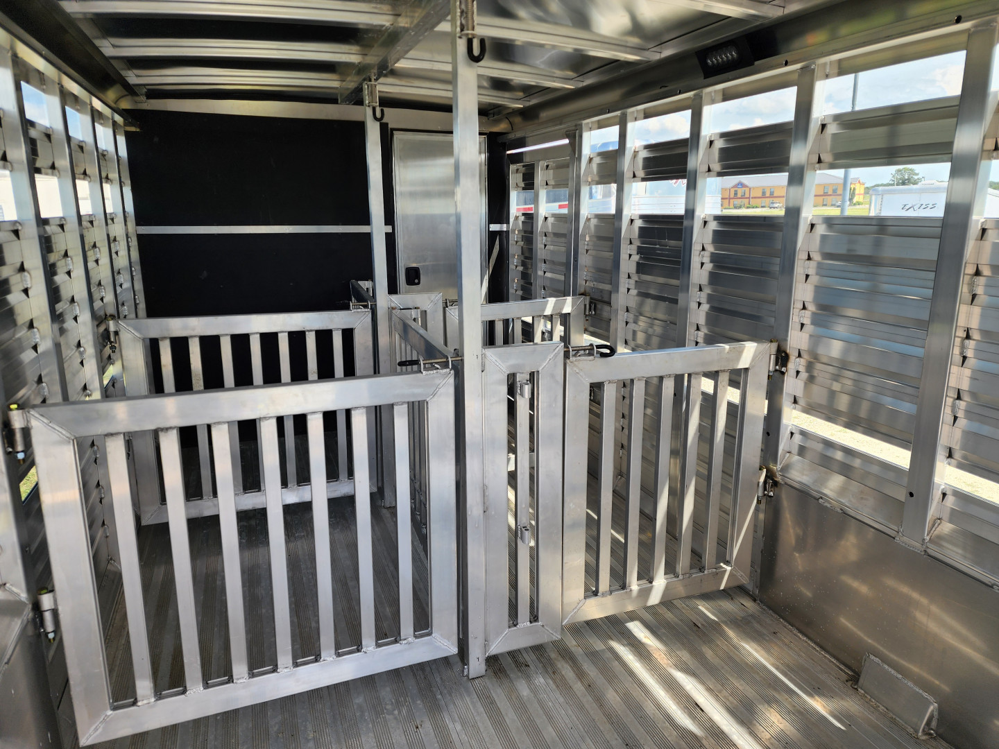 New 2025 Exiss STC 722 4 Pen / Stock Combo B/P Trailer