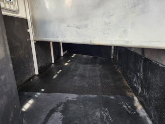 Used 2006 Exiss 4 Horse Trailer