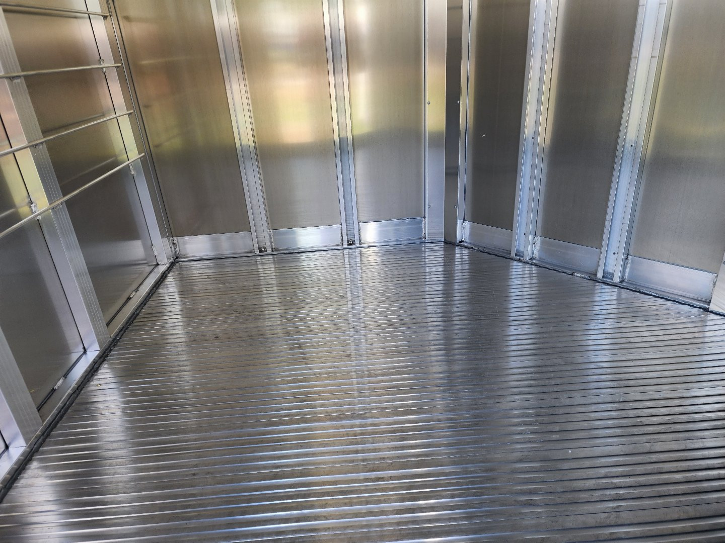 New 2024 Exiss Exhibitor 720W 8 Pen / Stock Combo Trailer