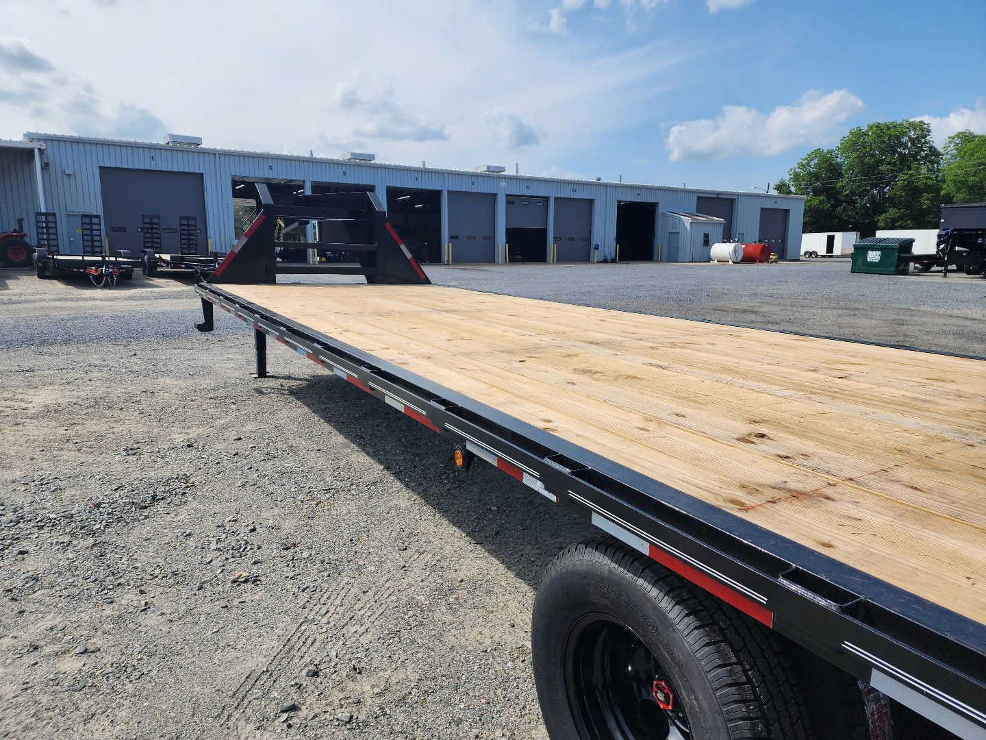 New 2025 TEXAS BRAGG TRAILERS Gooseneck 25+5 20K Flatbed Trailer