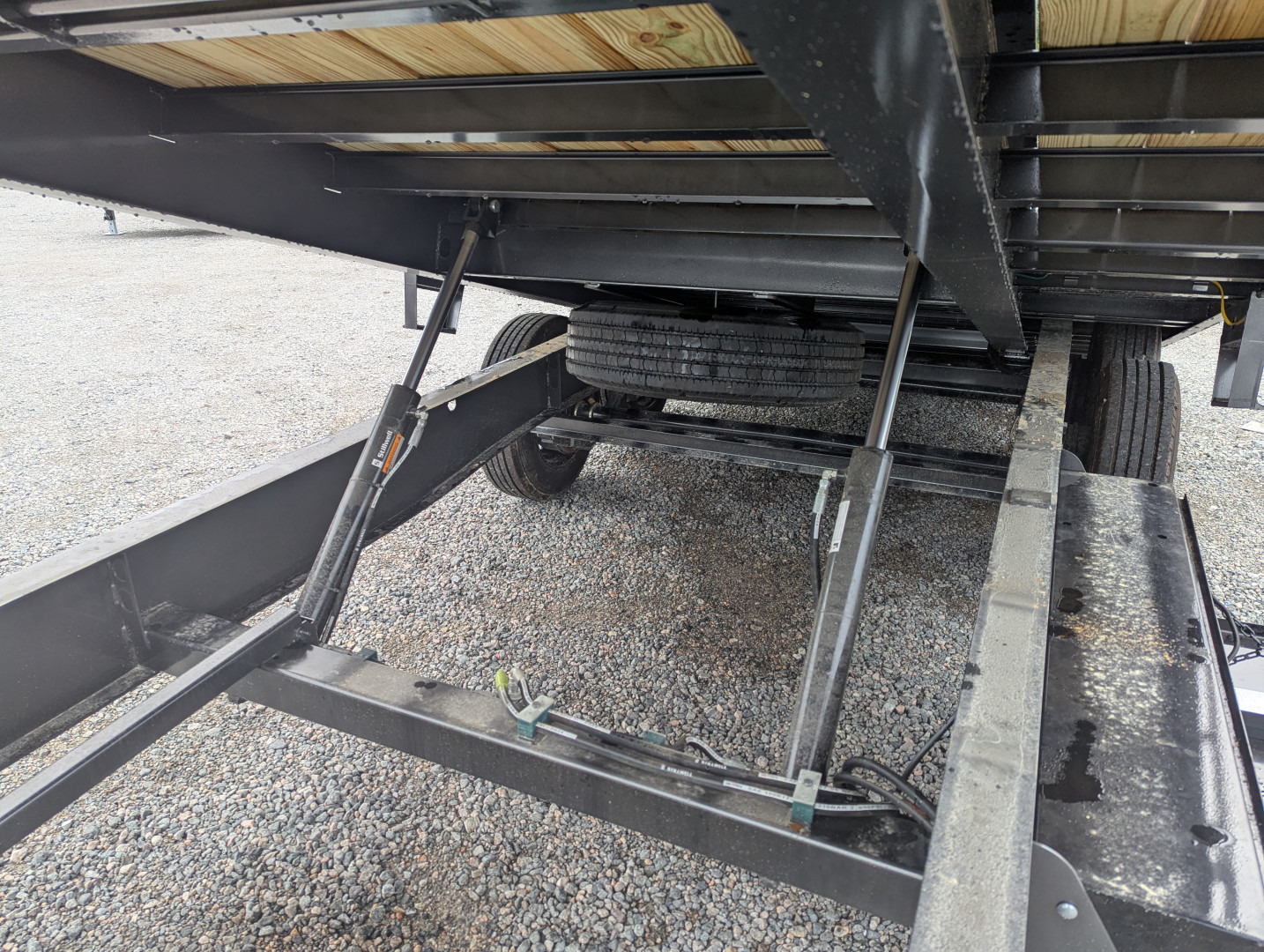 New 2025 Diamond C 22' DET Deckover Tilt Trailer 18000 GVWR