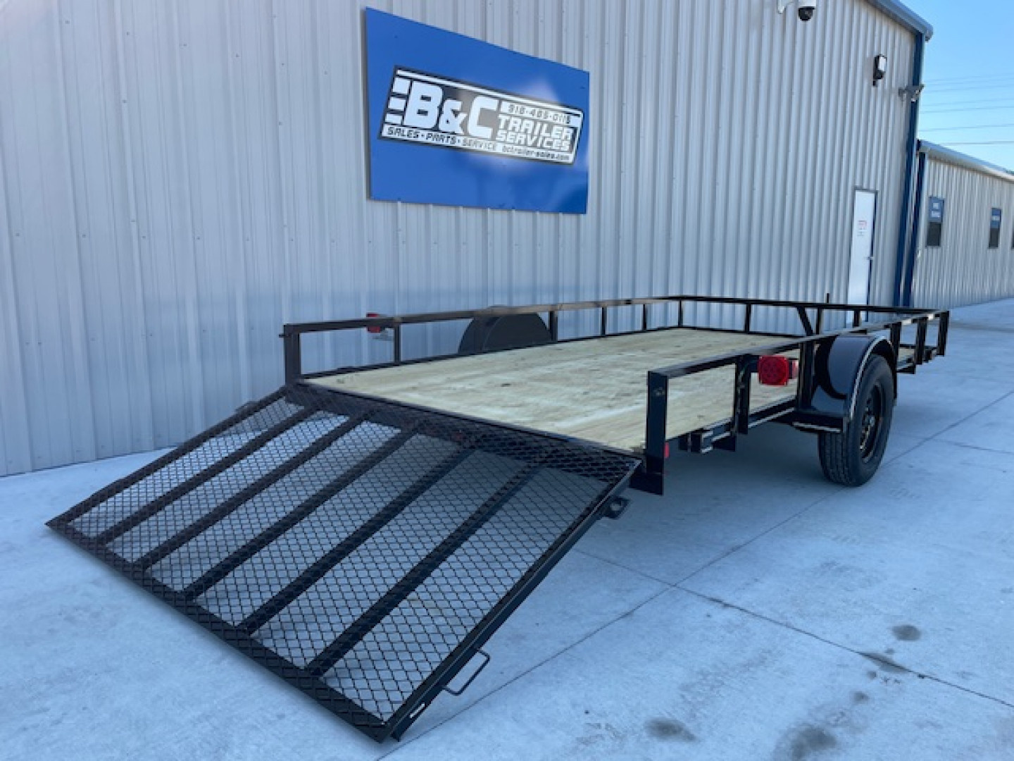 New 2025 DAVIDSON 83X14 SINGLE AXLE ANGLE TOP UTILITY TRAILER W/ 4' GATE