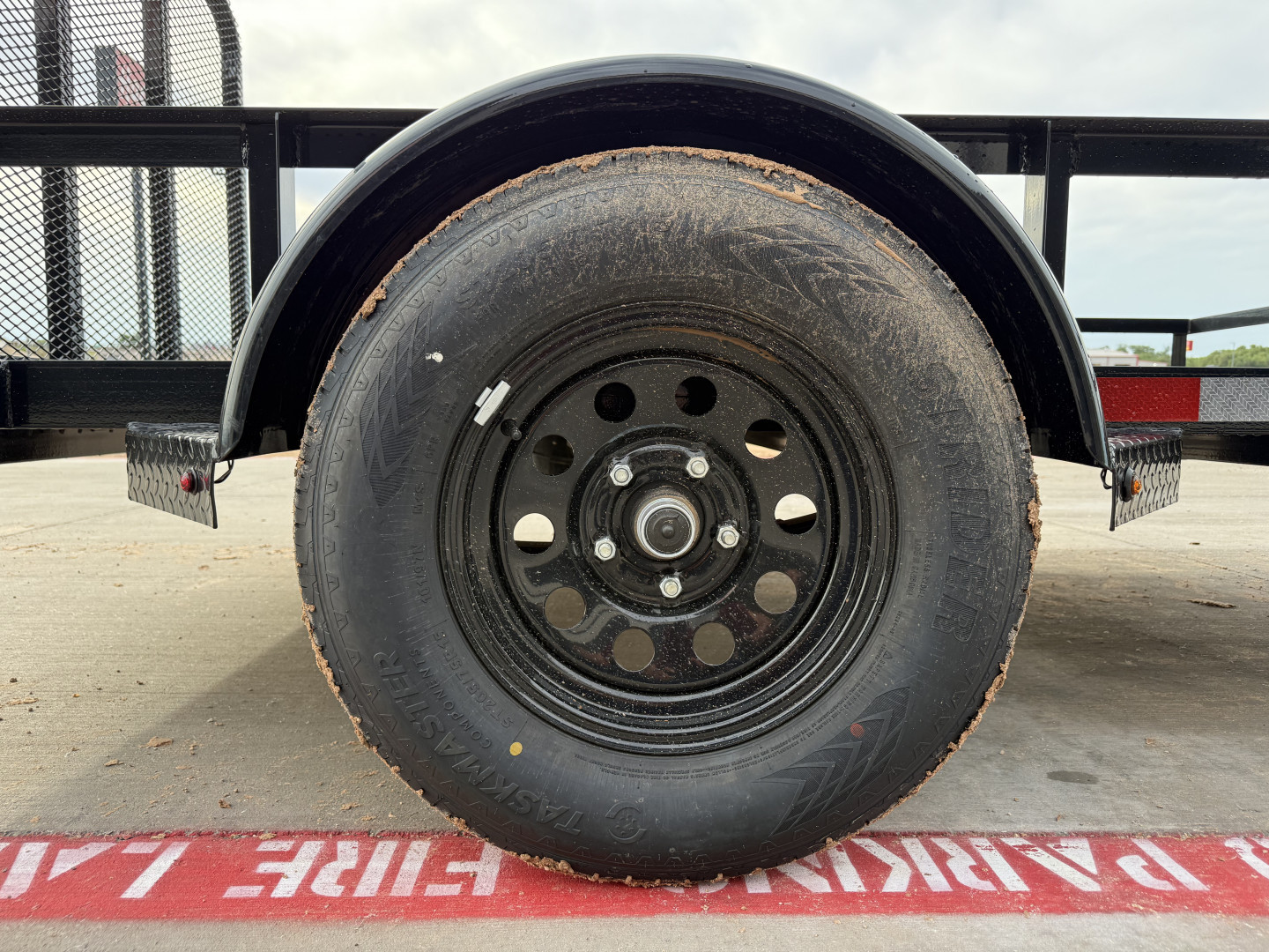 New 2025 X-On 77"x10' Single Axle Utility Trailer - U2