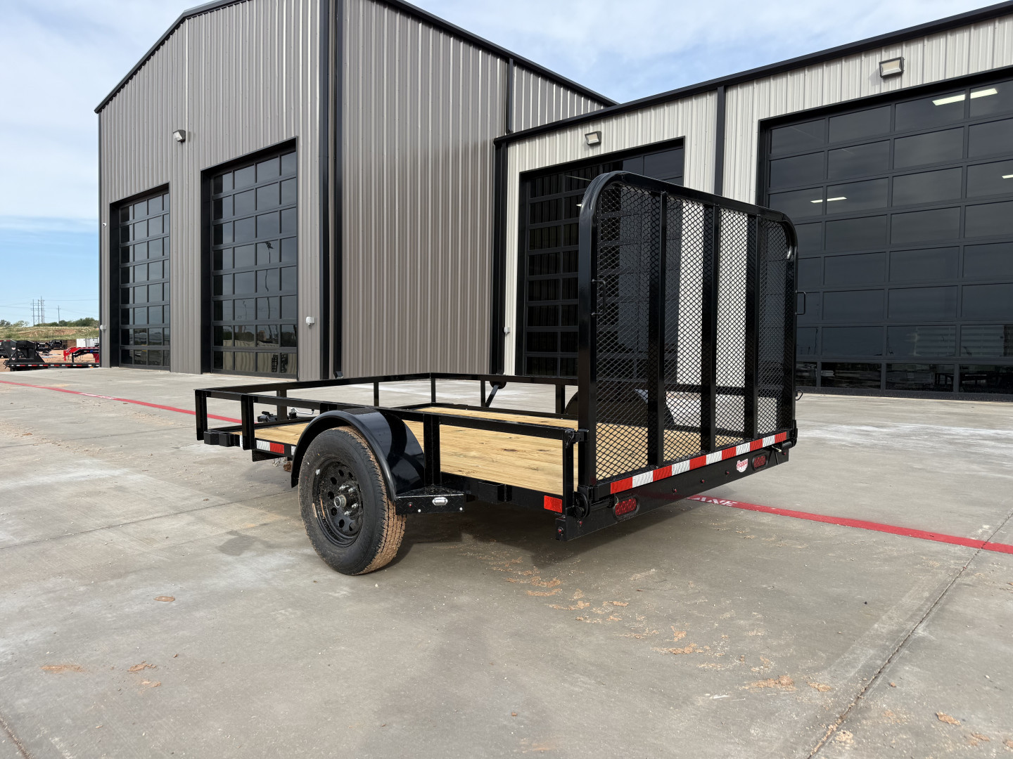 New 2025 X-On 77"x10' Single Axle Utility Trailer - U2