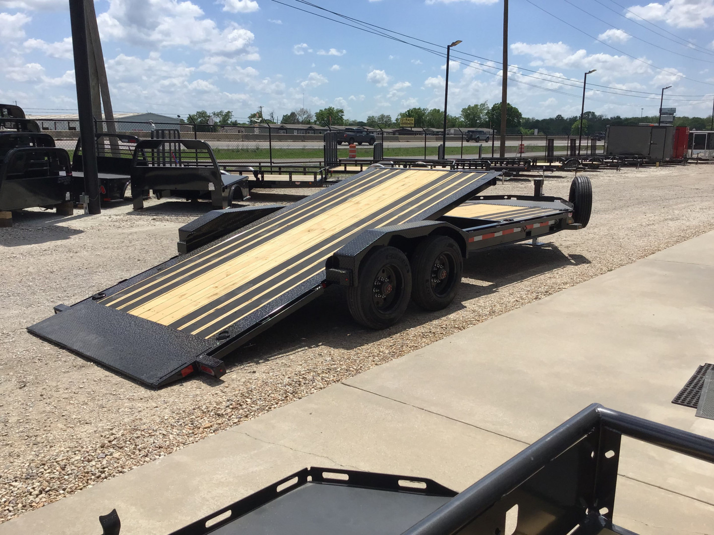 New 2025 Diamond C 82"x22' BP Hydraulically Dampened Tilt - HDT210 Pacesetter Edition