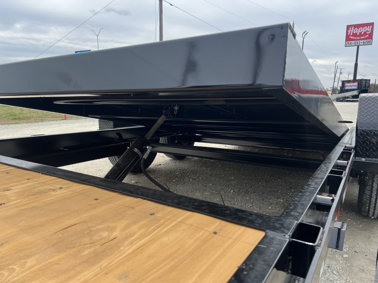 New 2026 PJ 83"x24' Gooseneck Equipment Tilt Trailer – T6