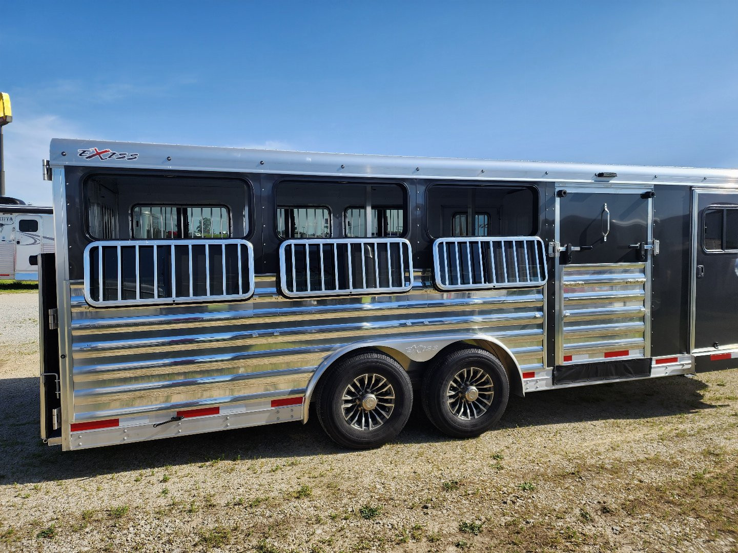 New 2025 Exiss Exhibitor 8022W 8 Pen / Stock Combo Trailer