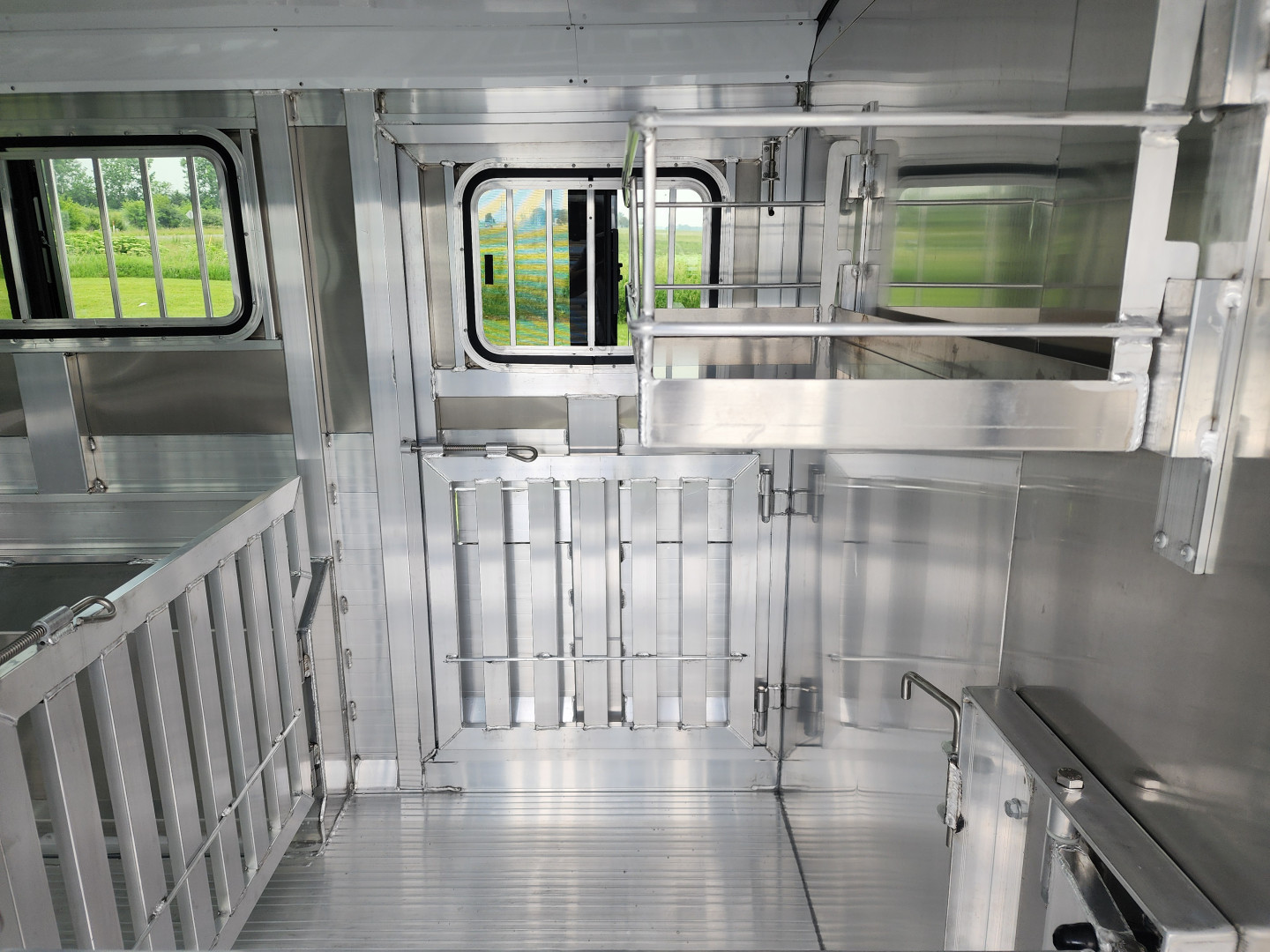 New 2025 Exiss Exhibitor 8022W 8 Pen / Stock Combo Trailer