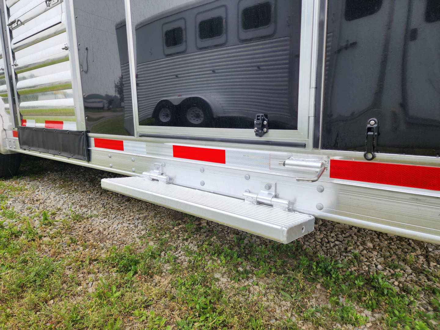 New 2025 Exiss Exhibitor 8022W 8 Pen / Stock Combo Trailer