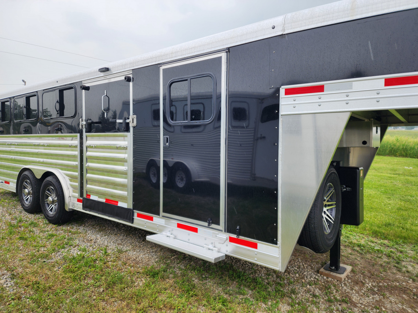 New 2025 Exiss Exhibitor 8022W 8 Pen / Stock Combo Trailer