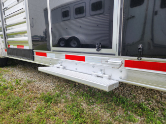 New 2025 Exiss Exhibitor 8022W 8 Pen / Stock Combo Trailer